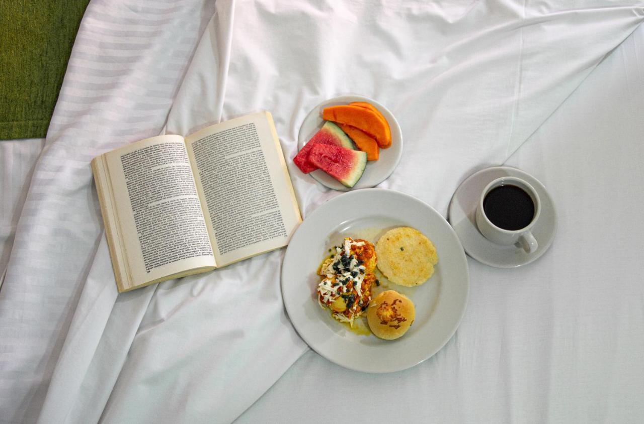 Hotel Valladolid Santa Marta  Ngoại thất bức ảnh