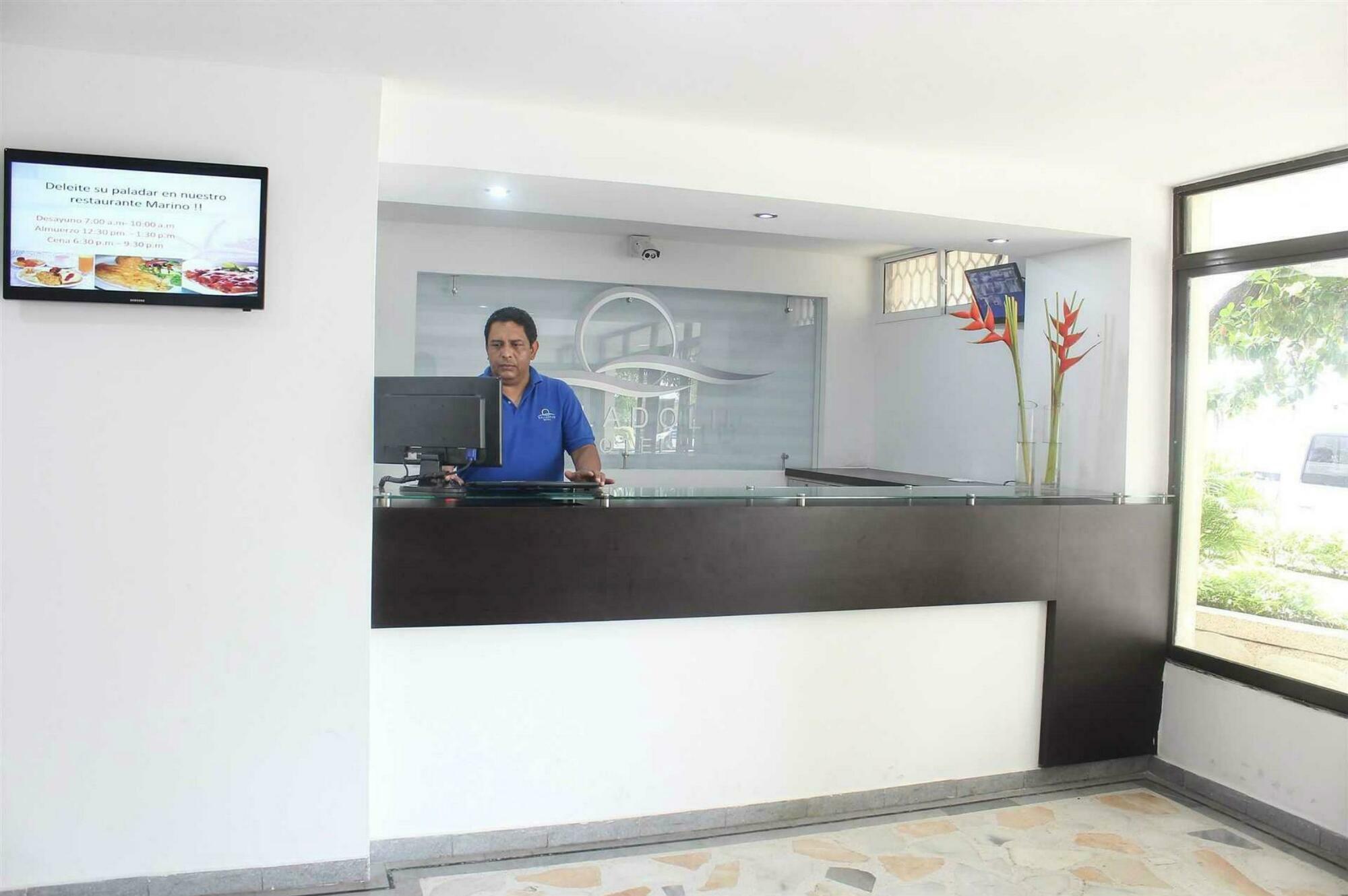 Hotel Valladolid Santa Marta  Ngoại thất bức ảnh